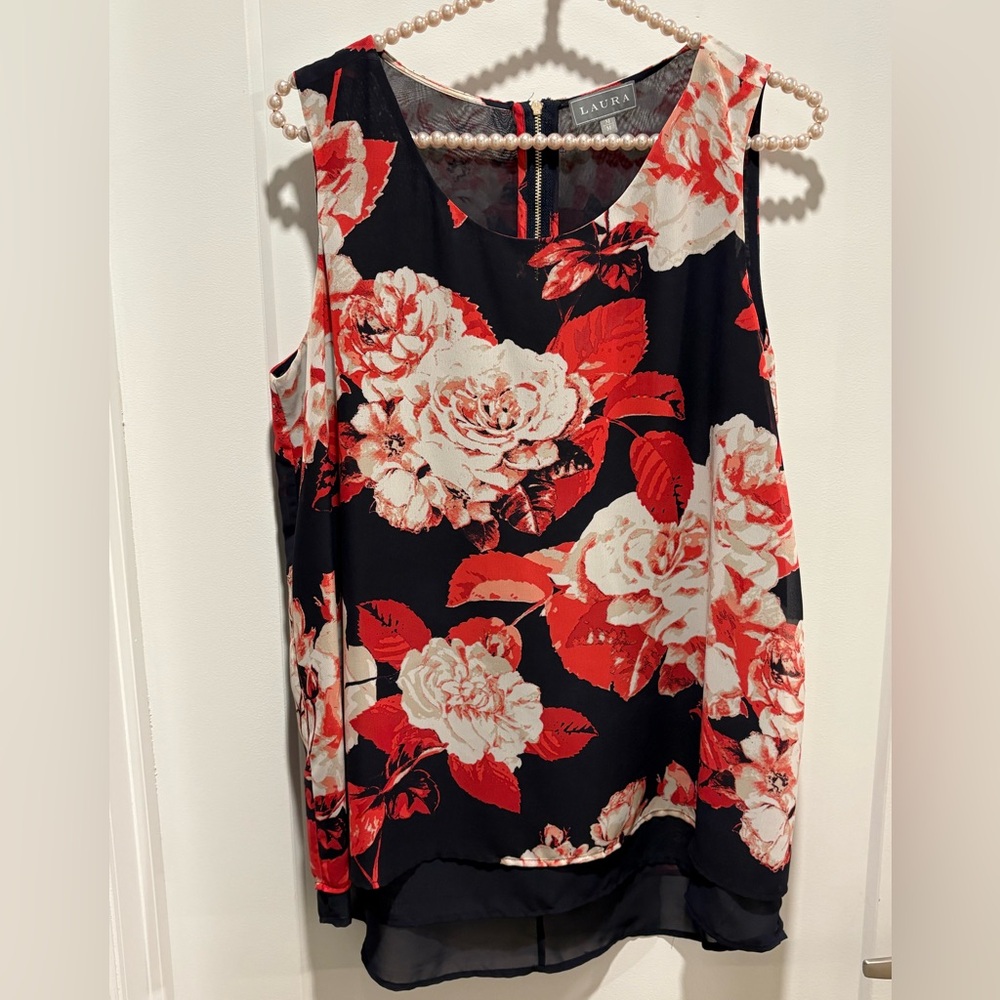 Laura sleeveless floral top - Medium - Picture 2 of 6